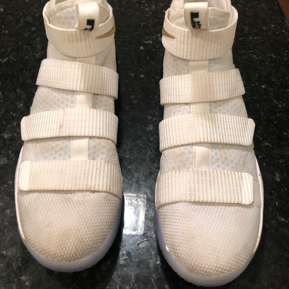 Lebron Soldier 11